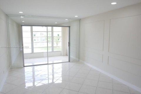 Condominio en venta en Sunrise, Florida, 1 dormitorio, 59.46 m2 № 1102998 - foto 2