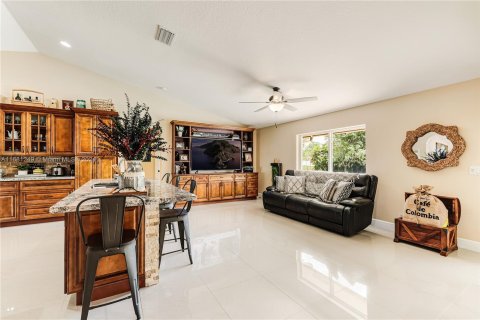 Casa en venta en West Palm Beach, Florida, 4 dormitorios, 196.49 m2 № 1411964 - foto 14