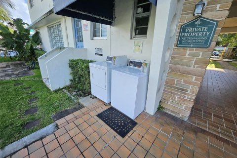 Condo in Miami Beach, Florida, 1 bedroom  № 1412003 - photo 10