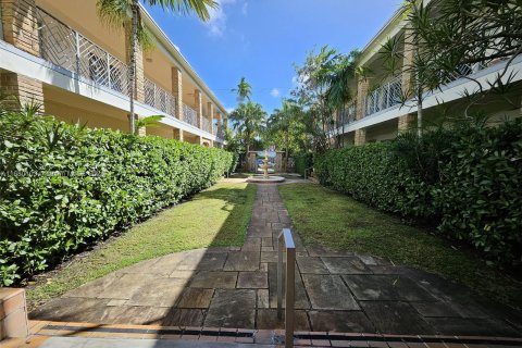 Condo in Miami Beach, Florida, 1 bedroom  № 1412003 - photo 2