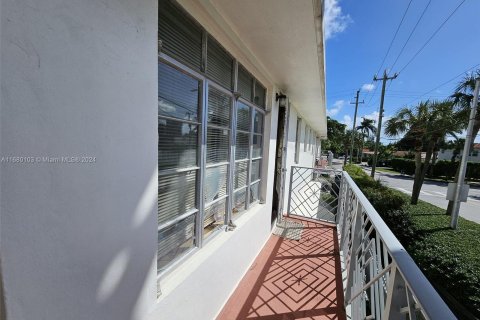 Condo in Miami Beach, Florida, 1 bedroom  № 1412003 - photo 13