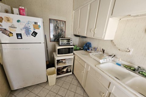 Condo in Miami Beach, Florida, 1 bedroom  № 1412003 - photo 24