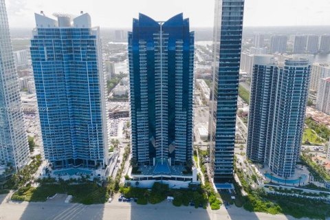 Condominio en venta en Sunny Isles Beach, Florida, 3 dormitorios, 181.72 m2 № 1370850 - foto 2