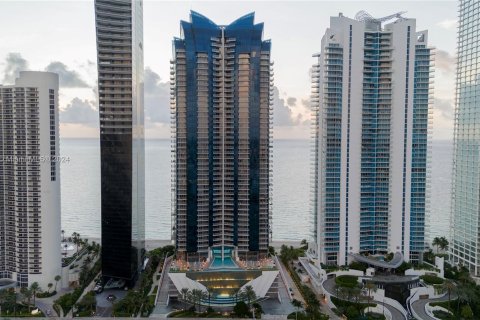 Condo in Sunny Isles Beach, Florida, 3 bedrooms  № 1370850 - photo 1