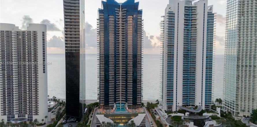 Condominio en Sunny Isles Beach, Florida, 3 dormitorios  № 1370850