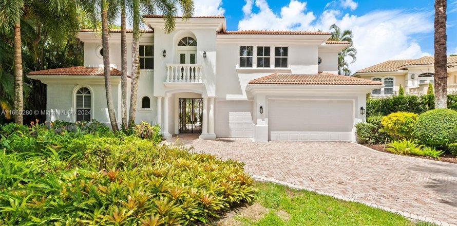 House in Delray Beach, Florida 5 bedrooms, 360.46 sq.m. № 1370854