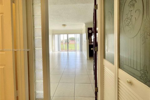 Copropriété à louer à Miami, Floride: 2 chambres, 88.07 m2 № 1370806 - photo 6