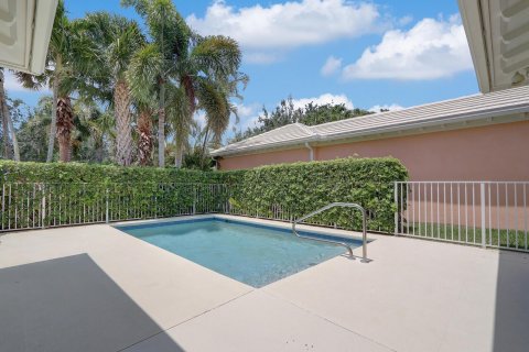 House in Jupiter, Florida 3 bedrooms, 165.09 sq.m. № 1183645 - photo 1