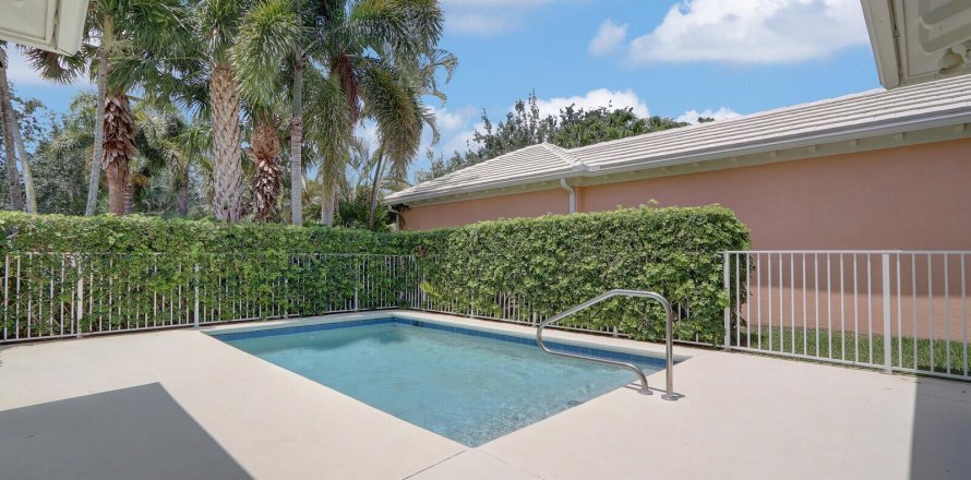 House in Jupiter, Florida 3 bedrooms, 165.09 sq.m. № 1183645