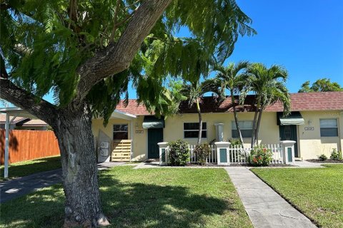 Appartement à louer à Sarasota, Floride: 2 chambres, 111.48 m2 № 1351413 - photo 2