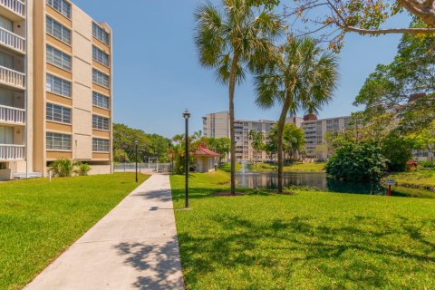 Condo in Lauderhill, Florida, 3 bedrooms  № 1120254 - photo 2