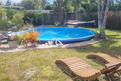 House in Wilton Manors, Florida 3 bedrooms, 156.73 sq.m. № 1120251 - photo 1