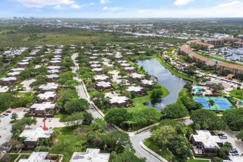 Townhouse in Jupiter, Florida 2 bedrooms, 110.37 sq.m. № 1080560 - photo 10