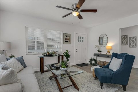 Casa en venta en Tampa, Florida, 3 dormitorios, 146.14 m2 № 1131486 - foto 3