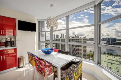 Condominio en venta en Aventura, Florida, 3 dormitorios, 159.23 m2 № 1170447 - foto 12