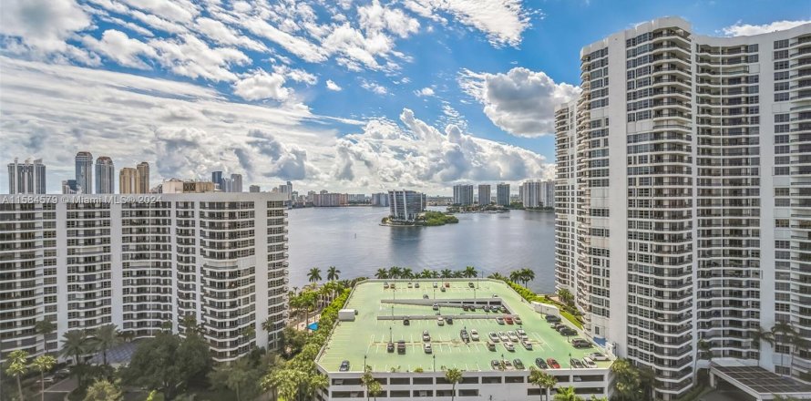 Condominio en Aventura, Florida, 3 dormitorios  № 1170447