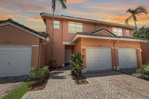 Adosado en venta en Sunrise, Florida, 3 dormitorios, 134.15 m2 № 1235050 - foto 1