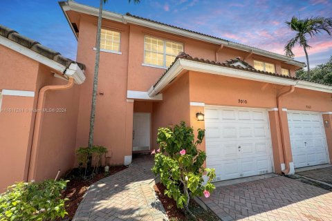 Townhouse in Sunrise, Florida 3 bedrooms, 134.15 sq.m. № 1235050 - photo 2