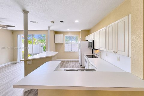 Townhouse in Sunrise, Florida 3 bedrooms, 134.15 sq.m. № 1235050 - photo 7