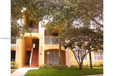 Condominio en alquiler en Coconut Creek, Florida, 2 dormitorios, 104.98 m2 № 308146 - foto 1