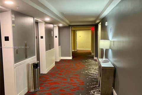 Hotel en venta en Fort Lauderdale, Florida, 1 dormitorio, 59.36 m2 № 549870 - foto 5