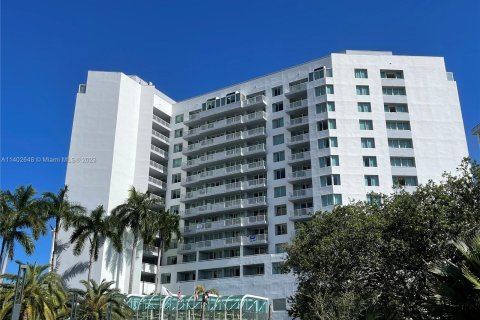 Hotel en venta en Fort Lauderdale, Florida, 1 dormitorio, 59.36 m2 № 549870 - foto 4