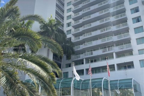 Hotel in Fort Lauderdale, Florida 1 bedroom, 59.36 sq.m. № 549870 - photo 25