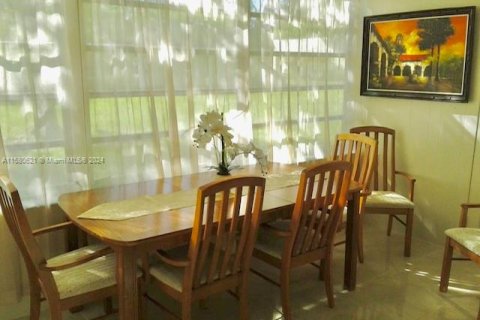 Condo in Miami, Florida, 1 bedroom  № 1159344 - photo 5