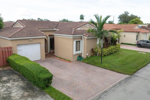 House in Miami, Florida 3 bedrooms, 130.81 sq.m. № 1403132 - photo 24