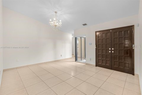 House in Miami, Florida 3 bedrooms, 130.81 sq.m. № 1403132 - photo 7