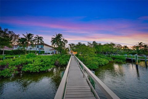 House in Jupiter, Florida 4 bedrooms, 366.03 sq.m. № 1331182 - photo 4