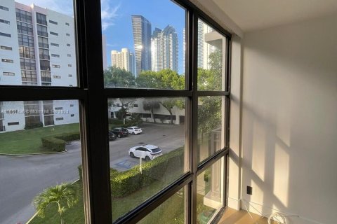 Condo in Sunny Isles Beach, Florida, 3 bedrooms  № 1347656 - photo 21