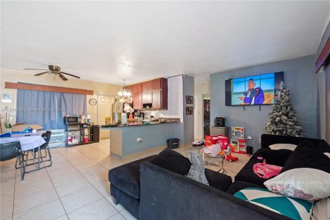 Immobilier commercial à vendre à Miami, Floride: 156.63 m2 № 1347637 - photo 2