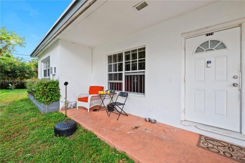 Immobilier commercial à vendre à Miami, Floride: 156.63 m2 № 1347637 - photo 11