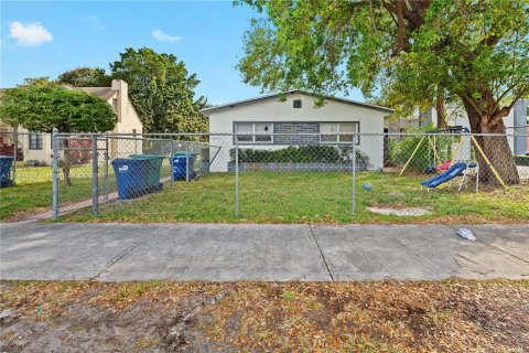 Immobilier commercial à vendre à Miami, Floride: 156.63 m2 № 1347637 - photo 1