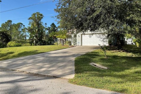 House in North Port, Florida 3 bedrooms, 153.75 sq.m. № 817371 - photo 3