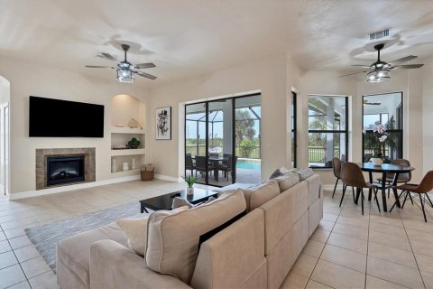 Villa ou maison à vendre à Punta Gorda, Floride: 4 chambres, 229 m2 № 879875 - photo 5