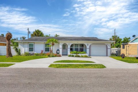 Villa ou maison à vendre à North Port, Floride: 3 chambres, 158.49 m2 № 1252341 - photo 3