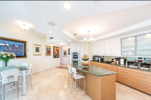 Condominio en venta en Bal Harbour, Florida, 4 dormitorios, 354.89 m2 № 1004791 - foto 5
