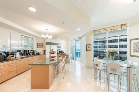 Condominio en venta en Bal Harbour, Florida, 4 dormitorios, 354.89 m2 № 1004791 - foto 4