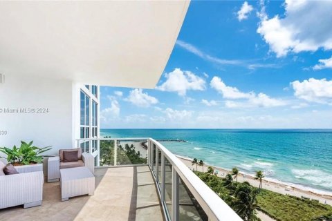 Condominio en venta en Bal Harbour, Florida, 4 dormitorios, 354.89 m2 № 1004791 - foto 7