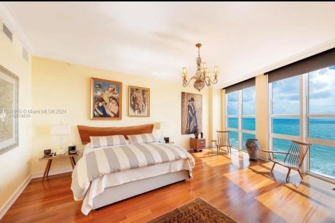 Condominio en venta en Bal Harbour, Florida, 4 dormitorios, 354.89 m2 № 1004791 - foto 12