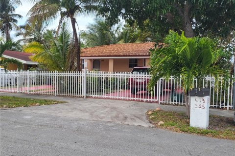 Купить коммерческую недвижимость в Майами-Шорс, Флорида 146.51м2, № 1004896 - фото 1