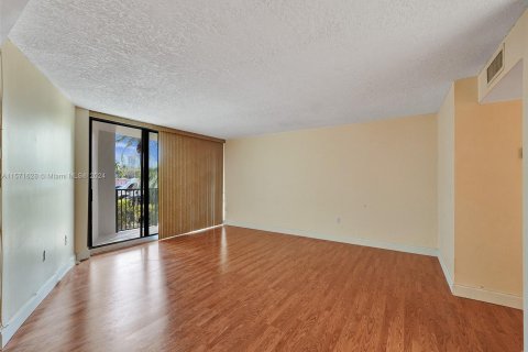 Condo in Fort Lauderdale, Florida, 1 bedroom  № 1127333 - photo 4