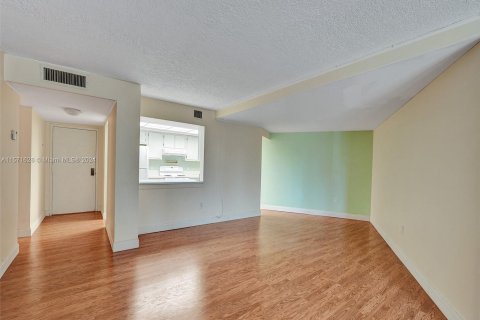 Condo in Fort Lauderdale, Florida, 1 bedroom  № 1127333 - photo 3