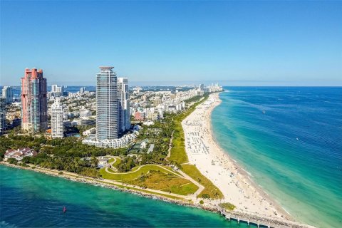 Touwnhouse à vendre à Miami Beach, Floride: 3 chambres, 117.99 m2 № 858452 - photo 1