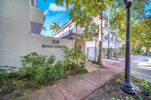 Touwnhouse à vendre à Miami Beach, Floride: 3 chambres, 117.99 m2 № 858452 - photo 23