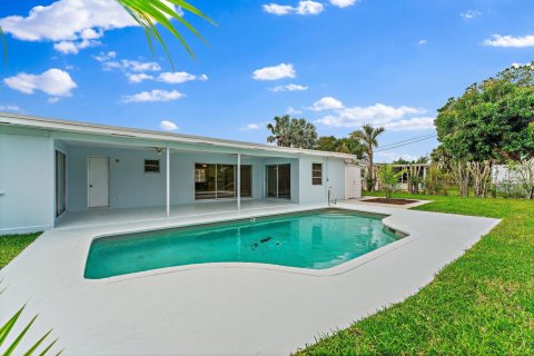 House in Tequesta, Florida 3 bedrooms, 149.67 sq.m. № 1096542 - photo 21