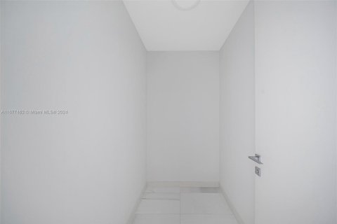 Condominio en venta en Miami, Florida, 1 dormitorio, 93 m2 № 1404088 - foto 18