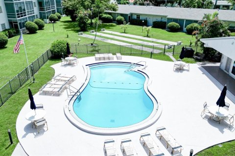 Condo in Hallandale Beach, Florida, 1 bedroom  № 1184681 - photo 3